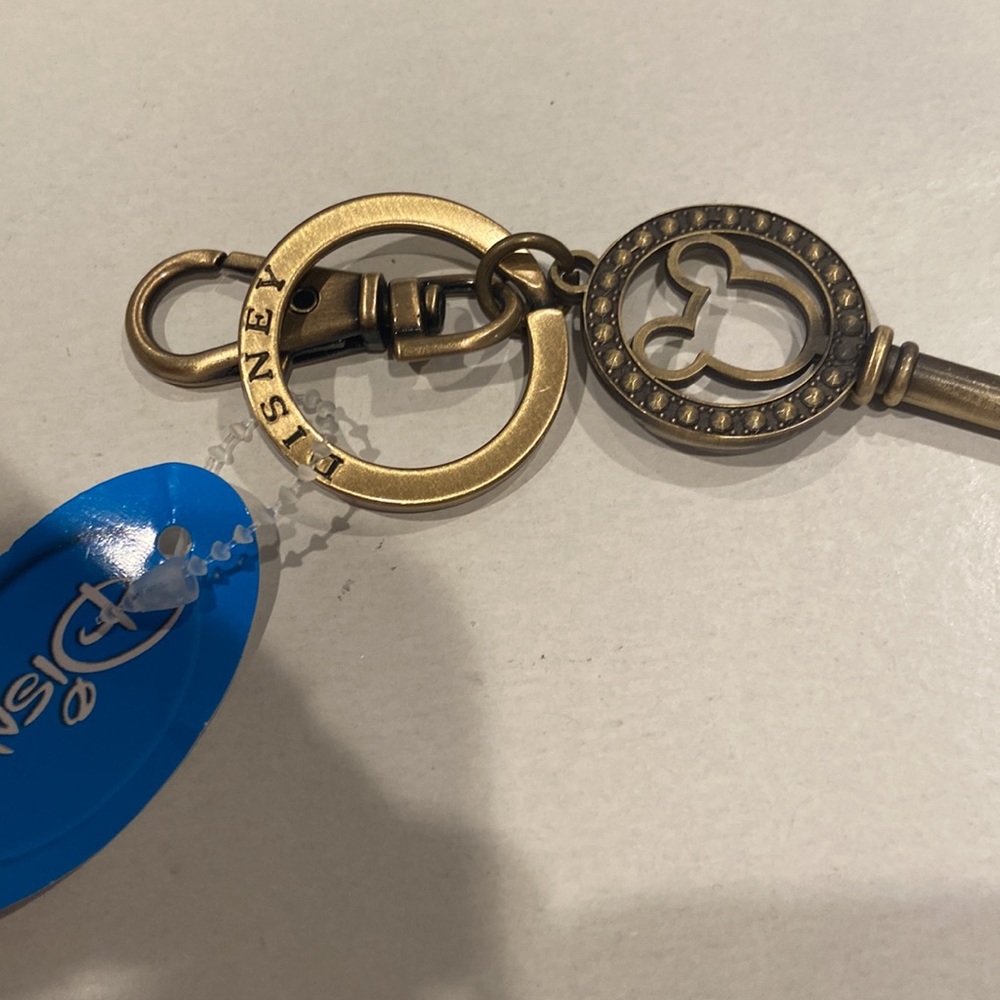 Disney Gold Master Key with Gem Beads Pewter Key Ring - Picture 3 of 6
